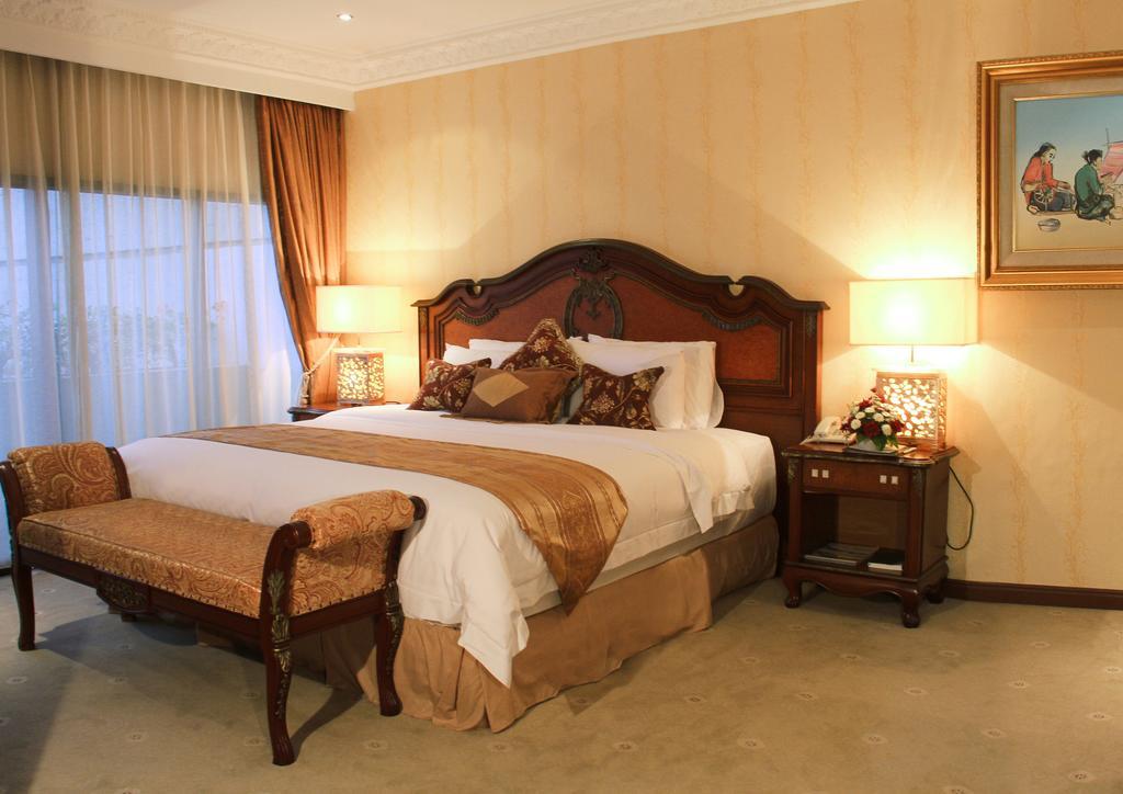 Danau Toba Hotel International Медан Екстериор снимка