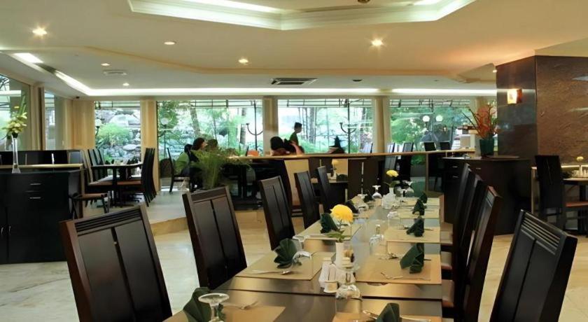 Danau Toba Hotel International Медан Екстериор снимка